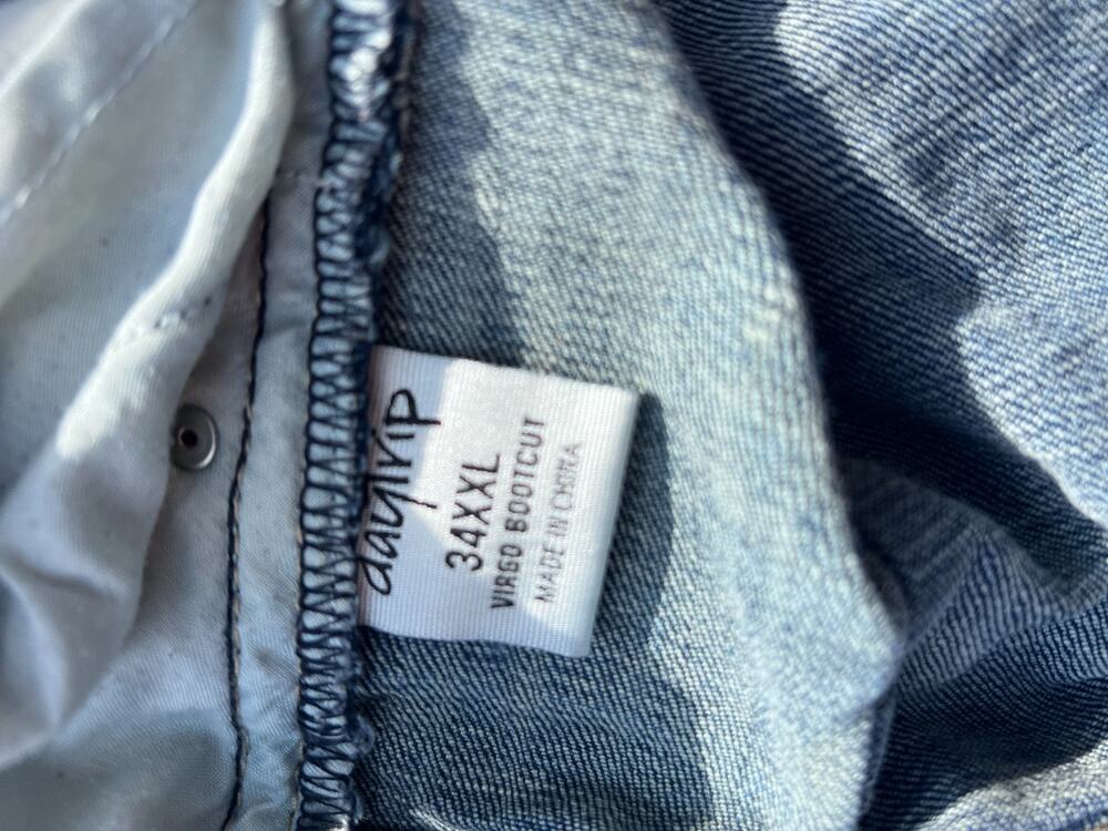 Daytrip Virgo Bootcut Jeans Womens Size 34 Blue Distressed Denim Y2K - Picture 5 of 9